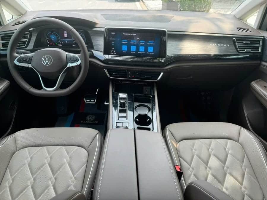 Khoang Lái Sang Trọng Và Hiện Đại của Xe Volkswagen Viloran