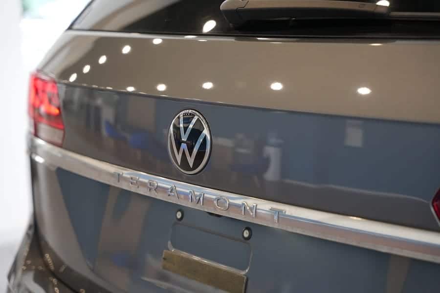 Logo Volkswagen phía đuôi xe 