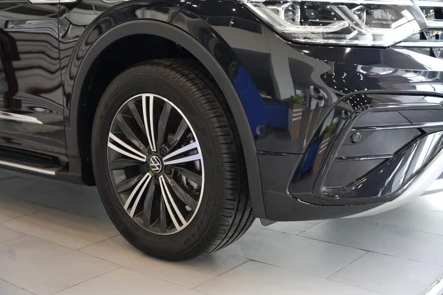 Lazang 18 inch 5 chấu bắt mắt và năng động của Volkswagen Tiguan