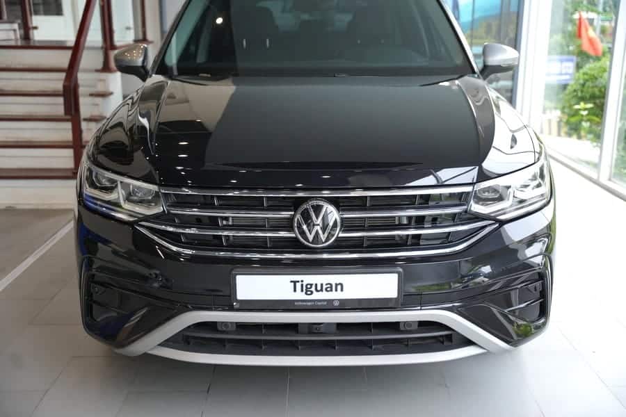 Phần đàu xe Volkswagen Tiguan toát lên vẻ năng động và hiện đại