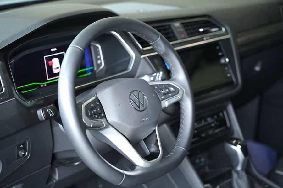 Vô lăng dáng D Cut trên xe Tiguan Platinum